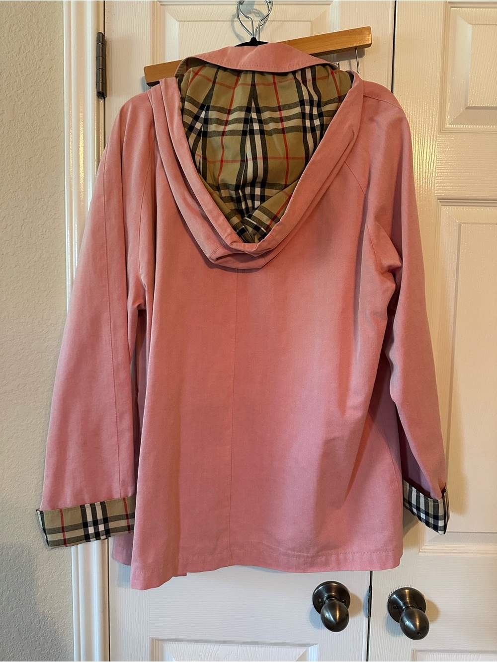 Burberry Pink Trench Coat with Signature Check Lining - Picture 6 of 9